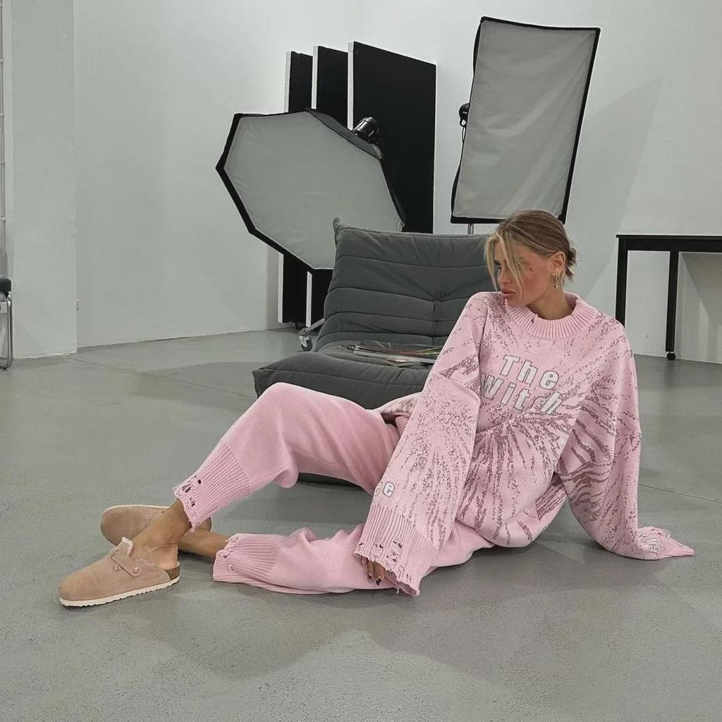 Autumn/Winter Contrast Knit Suit: Letter Print Sweater & Ripped Nine-Point Pants