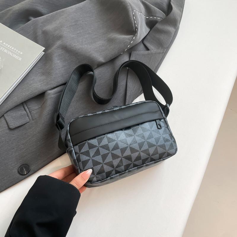 Summer new fashion simple personality casual retro trend light wide shoulder strap comfortable shoulder messenger bag