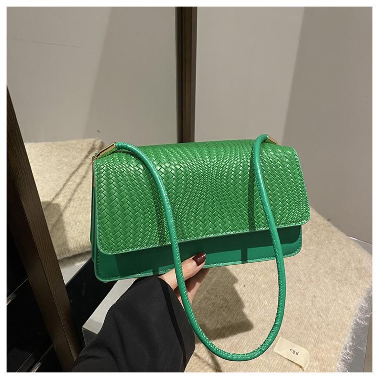 

Повседневная женская однотонная простая текстура, новая модель этого года, большая вместимость, популярная сумка на одно плечо под мышкой, маленькая квадратная сумка для женщин