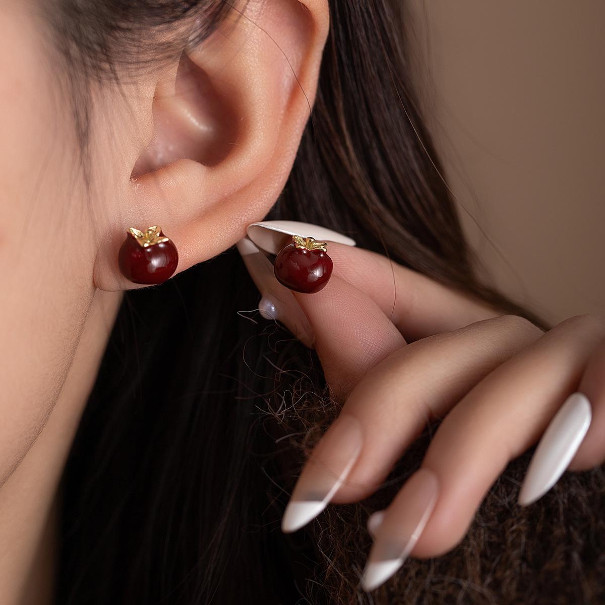 Silver Needle Red Persimmon Wish Earrings: Autumn/Winter Classical Literary Style, High-End Luxury for Women.