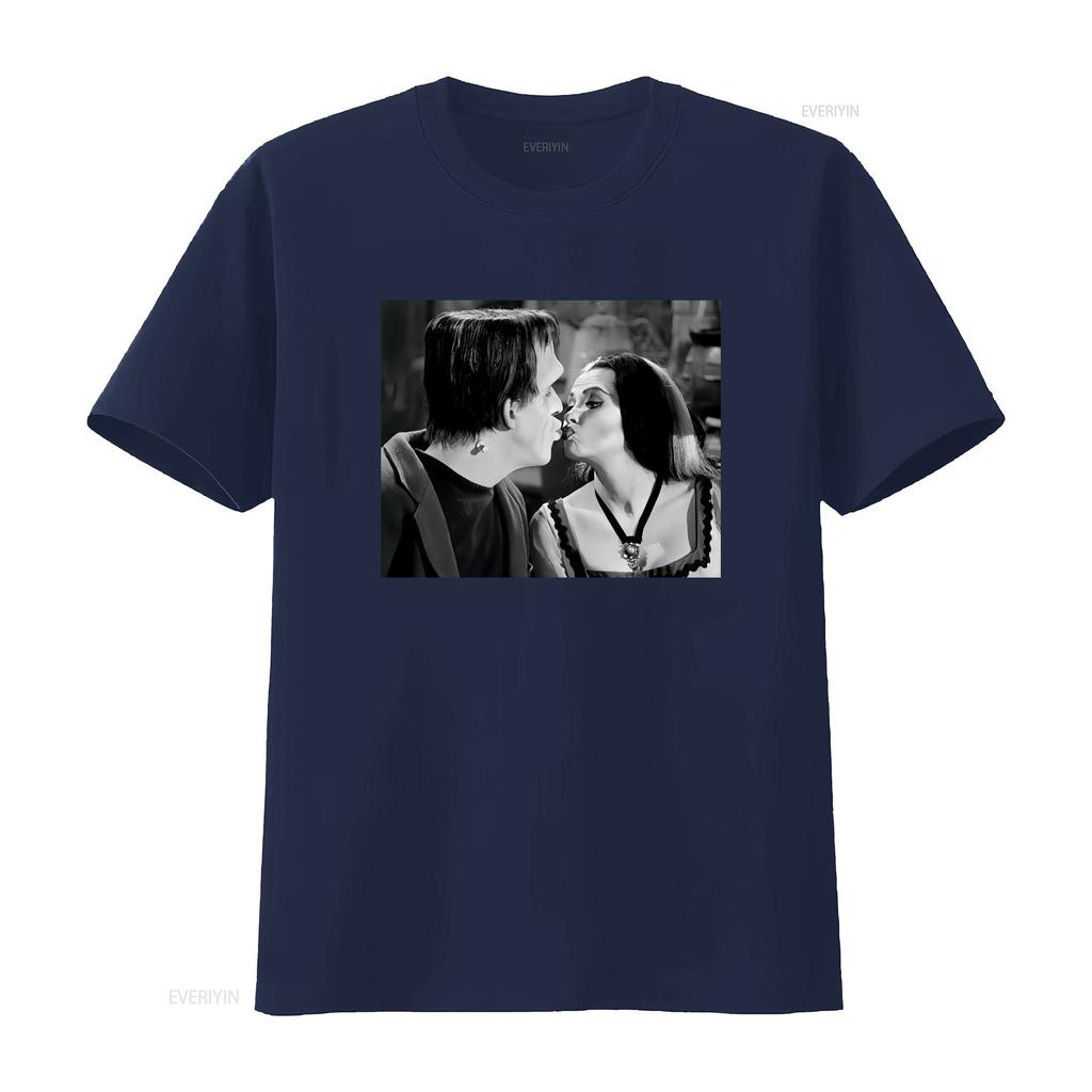 Lily and Herman Munster Kiss Classic Horror Frankenstein T Shirt 414 Vintage Washed Stretched Designer Clothes Homme Unisex