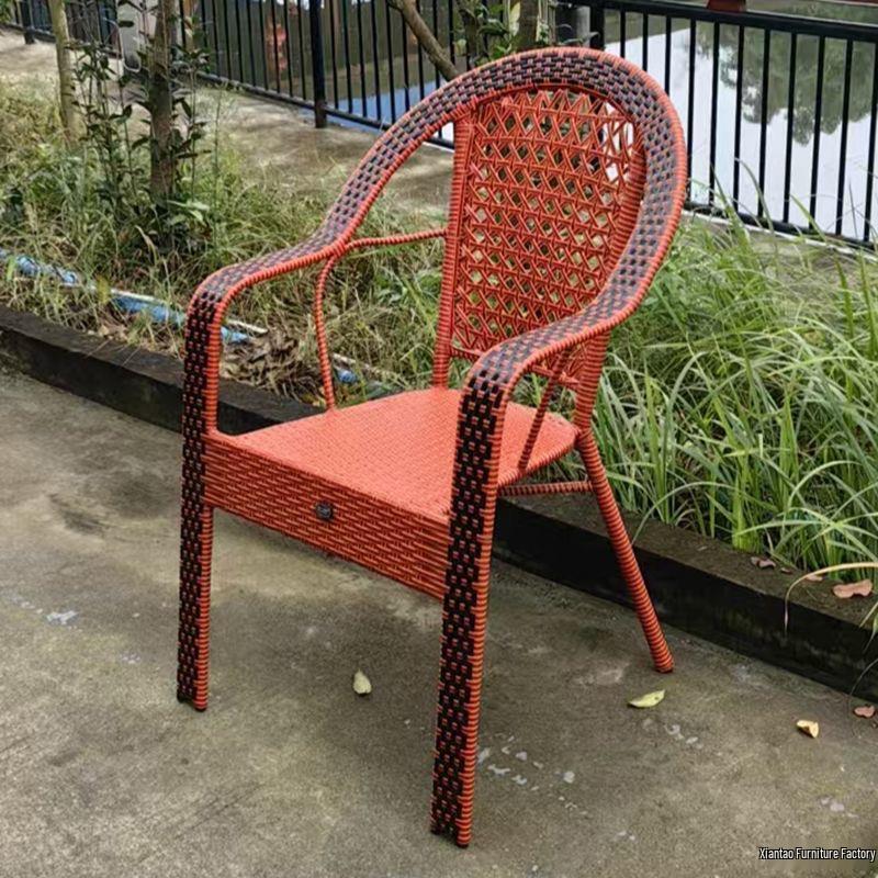 Ręcznie pleciony fotel rattanowy dla seniorów: Wytrzymałe krzesło wewnętrzne/zewnętrzne z oparciem na balkon i do wypoczynku
