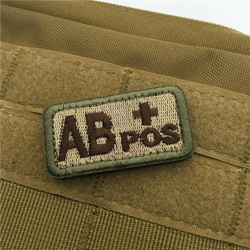 Taktisches Blutgruppen-Siegel Identifikations-Siegel Stickerei Klettverschluss-Abzeichen Armband Typ A Typ B Typ AB Typ O + POS Militär-Fan
