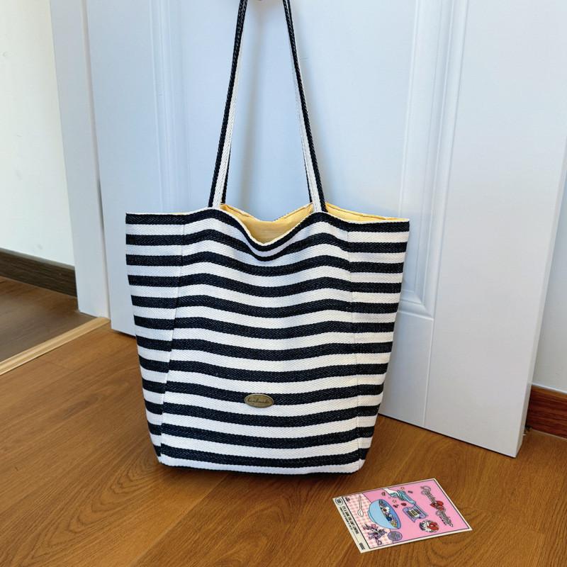 

Versatile Large Capacity Striped Tote Handbag For Women Available In Elegant Colors синій