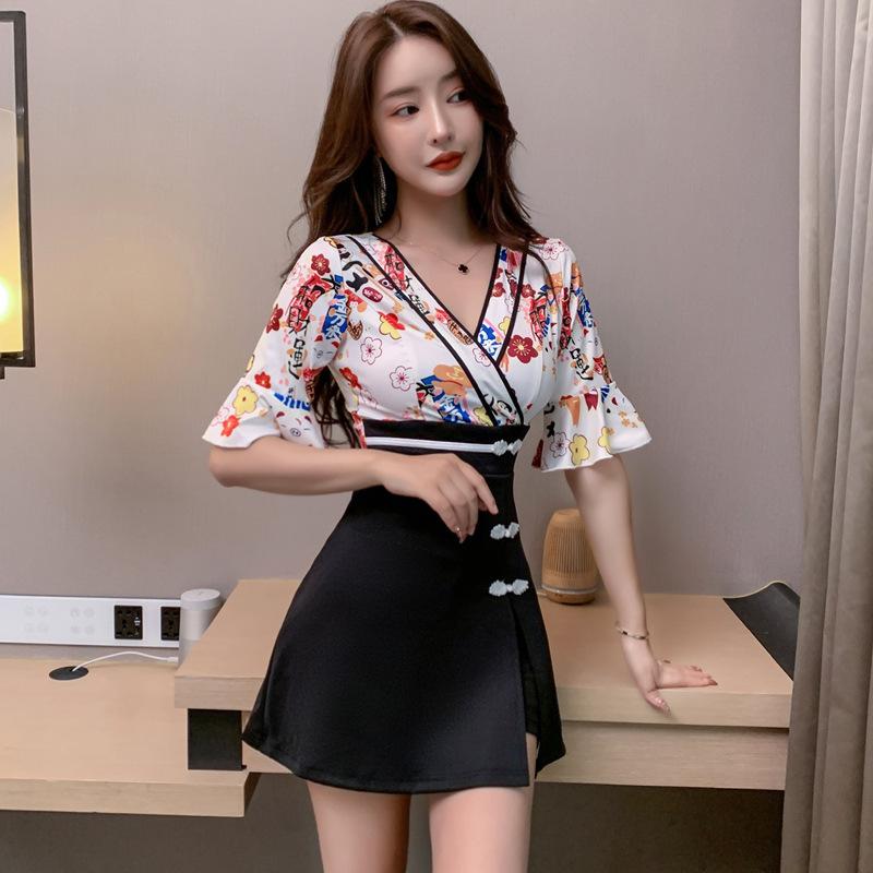 The new youthful fashion print dress is slimming and elegant S