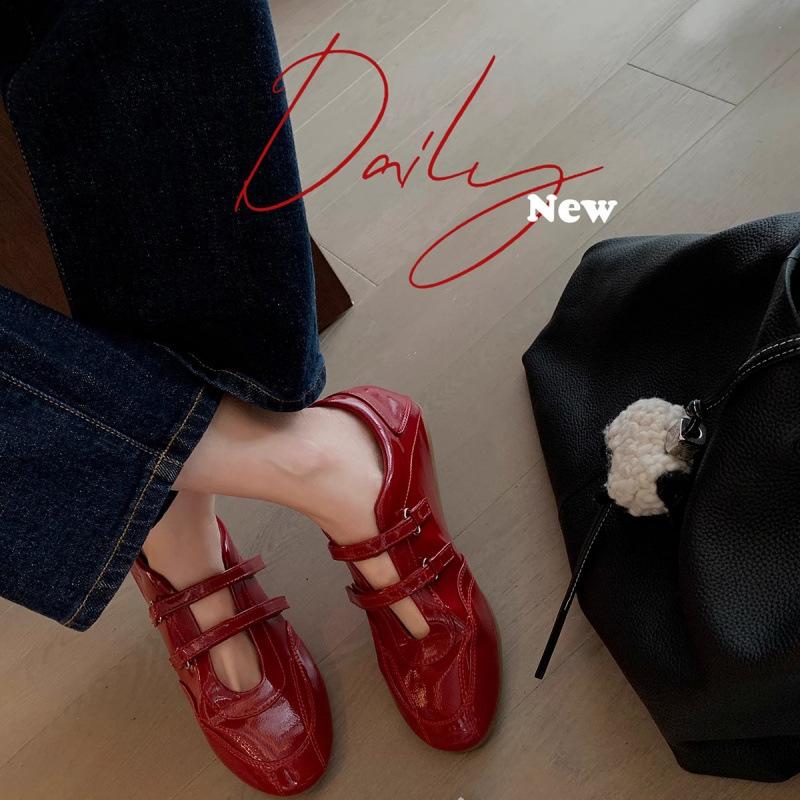 ! Ballet style retro flat-bottomed double Velcro round head color matching lazy casual shoes