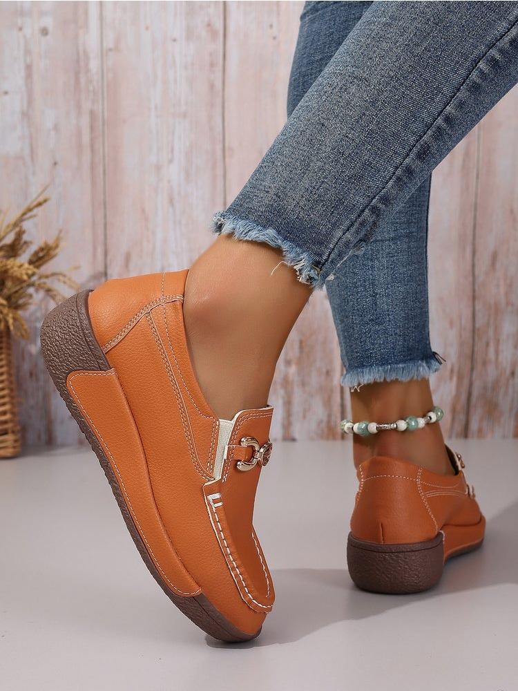 Women's Shoes In Plus Size with Flat Bottomed Round Toe Metal Buckle, One Foot on Women's Shoes