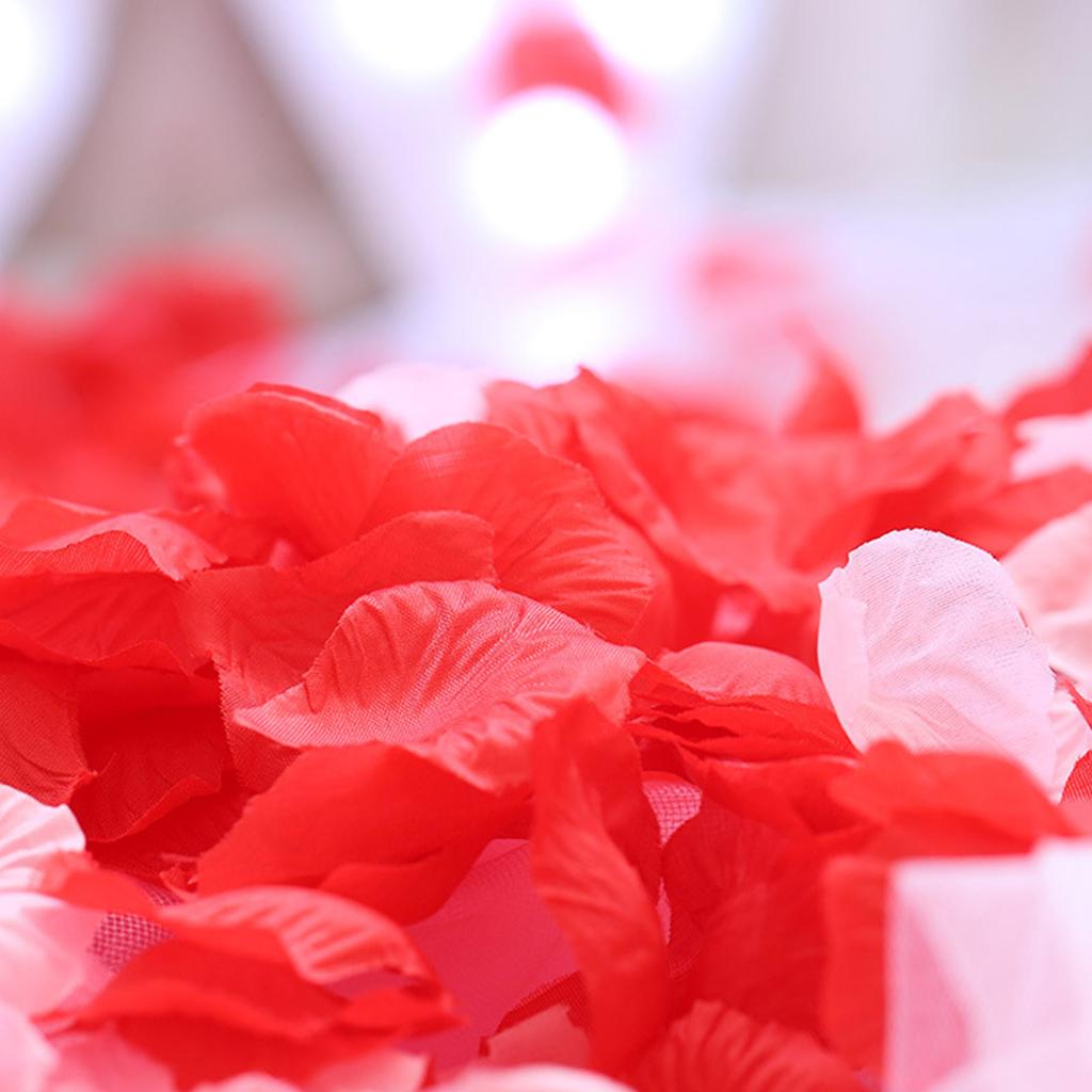 100pcs Reusable Artificial Rose Petals Decoration for Elegant Wedding Arrangement and Romantical Evening Party Setups