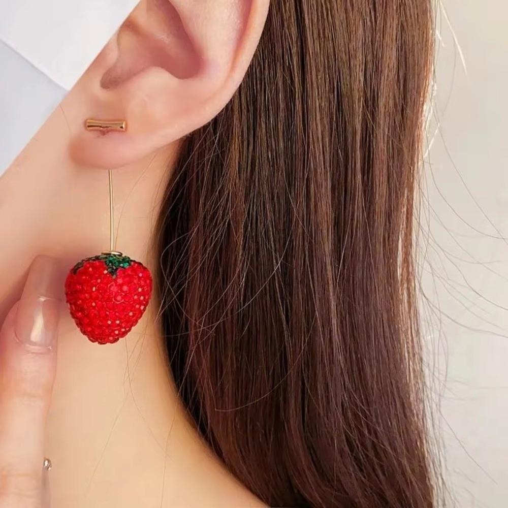 1Pair Rhinestone Strawberry Earrings Temperament Delicate Fruit Pendant Earrings for Women