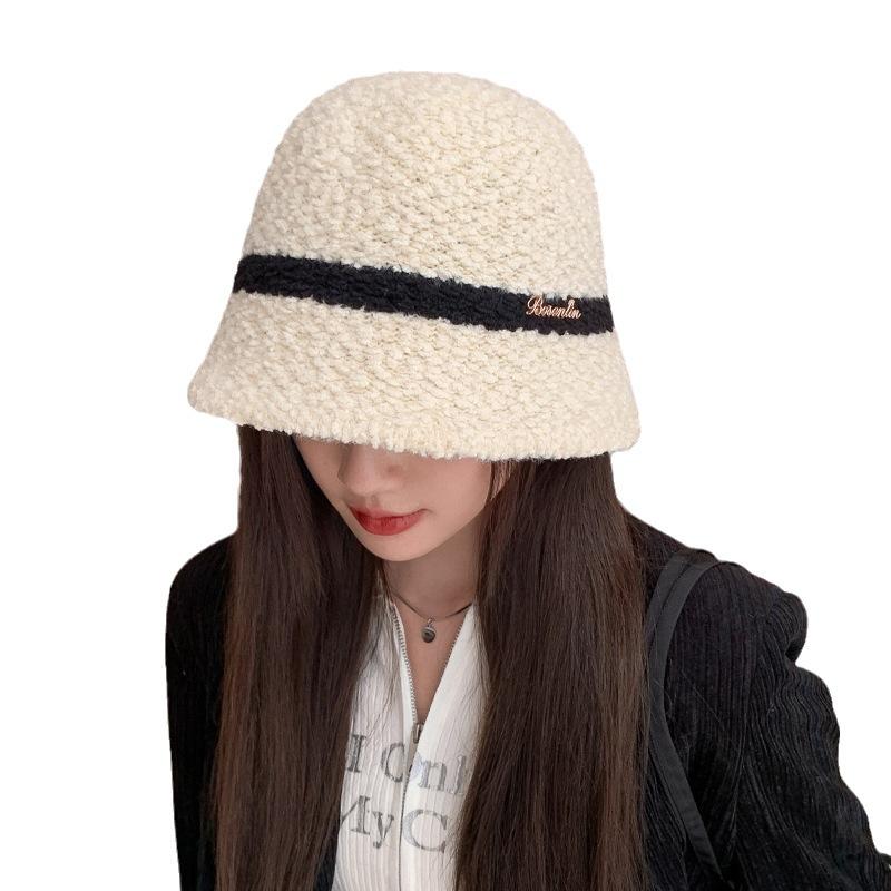 Autumn and Winter Hats for Women Are Versatile In Winter Warmth and Face Showing Little Fisherman Hat Big Head Bucket Hat
