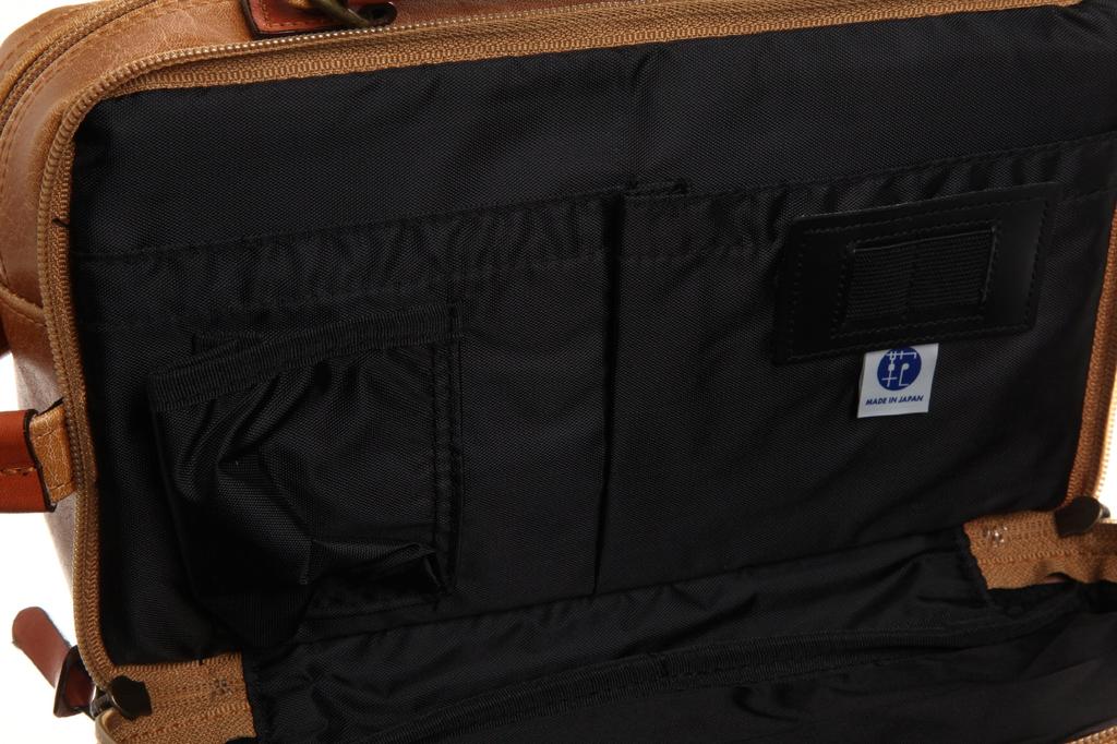 Zweite Tasche mit seitlichem Griff und echtem Leder inklusive Camel, hergestellt in Toyooka Hyogo, dem heiligen Land der Taschen [Retro] [Kiwada] Stadt, Präfektur,