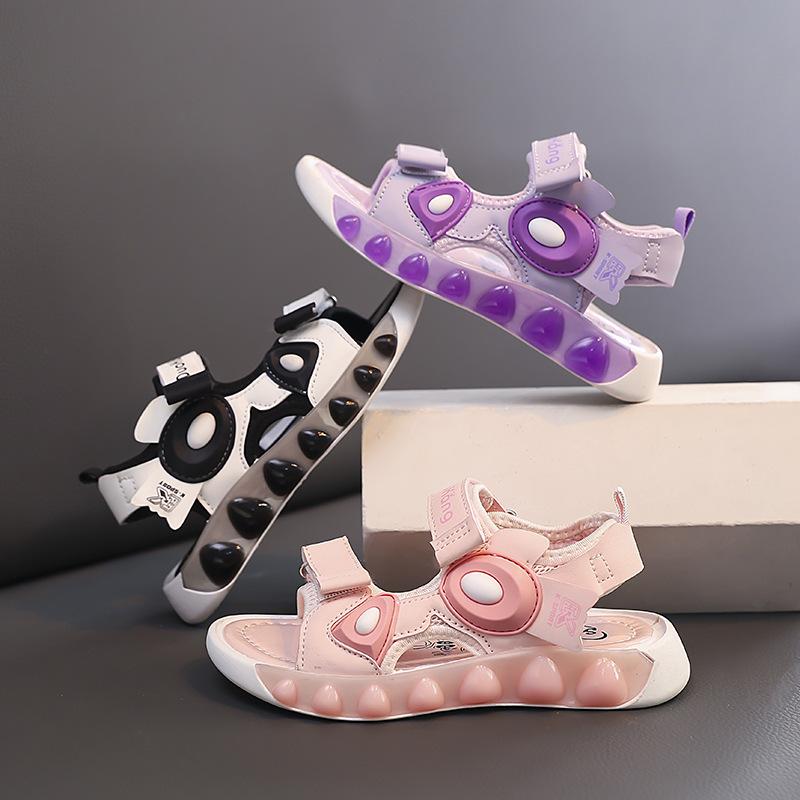 Girls sandals summer 2025 new little girl non-slip soft-soled princess shoes non-slip medium and older children's beach shoes