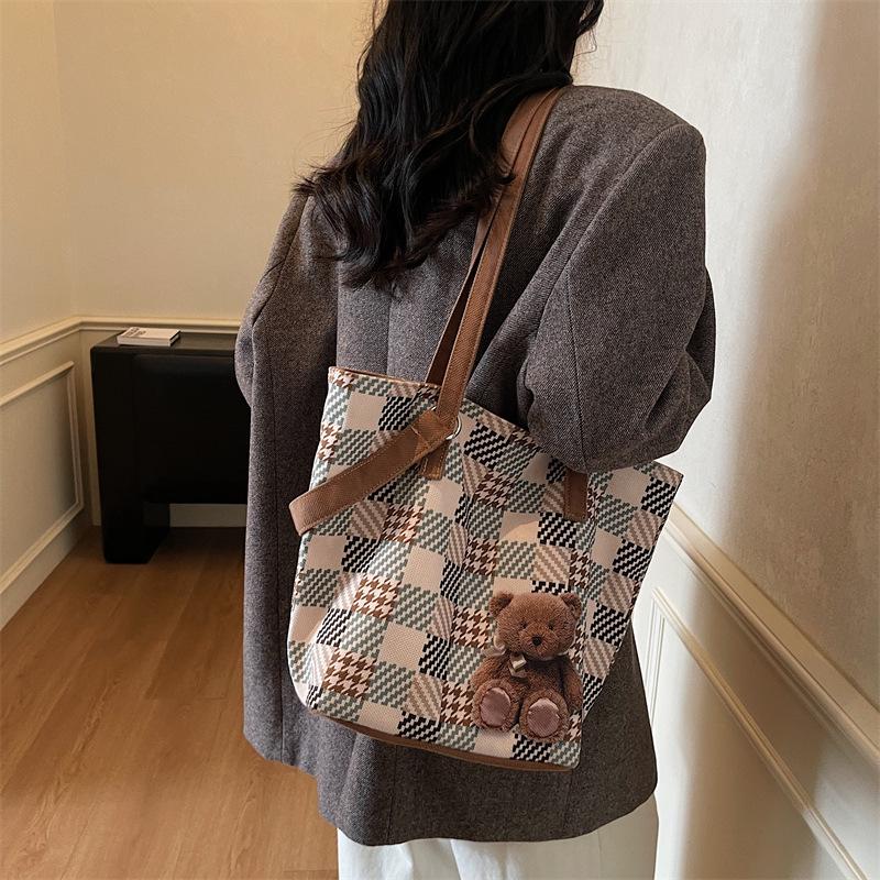 New Style Plaid Tote Bag: Versatile, Large-Capacity, Retro Shoulder Handbag for Women