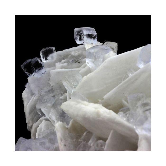 Pierres et Minéraux. Fluorite, Baryte. 4202.0 ct. Jaimina Mine, Carrales, Asturias, Espagne.