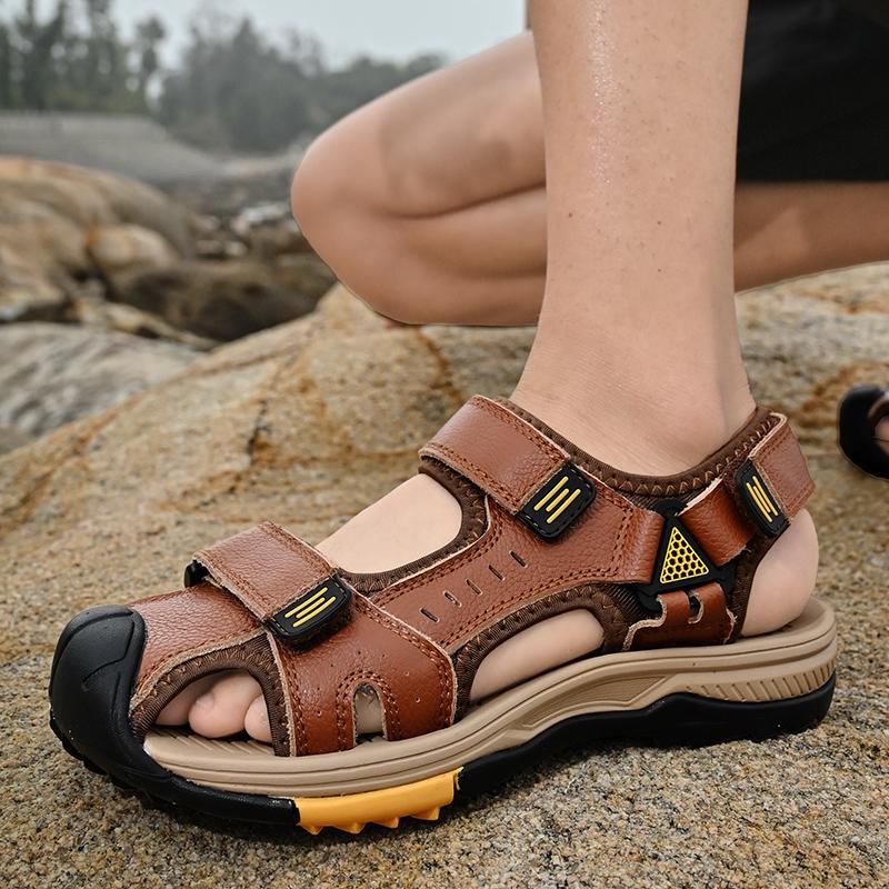 New fashionable black summer breathable beach men's sandals Lightweight Summer Large Size Men Sandals Comfortable Sandals 38-48