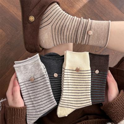 Wollsocken, gestreifte Frotteesocken mit Harzschnalle, Damen-Mittelschaftsocken, verdickt für Wärme im Herbst und Winter