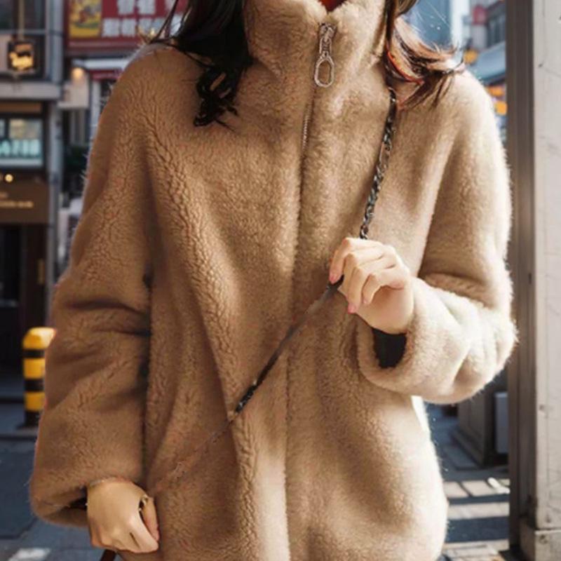 Women's 2025 Lambswool Short Jacket: Autumn/Winter Korean Retro Hong Kong Style, Warm and Versatile.