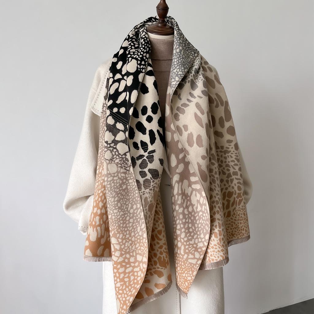 Nuova Sciarpa con Stampa Leopardata Scialle Sottile Traspirante Invernale Antivento Doppia Faccia Sciarpa da Viaggio per Donne Calda Mantilla Echarpe Sciarpe