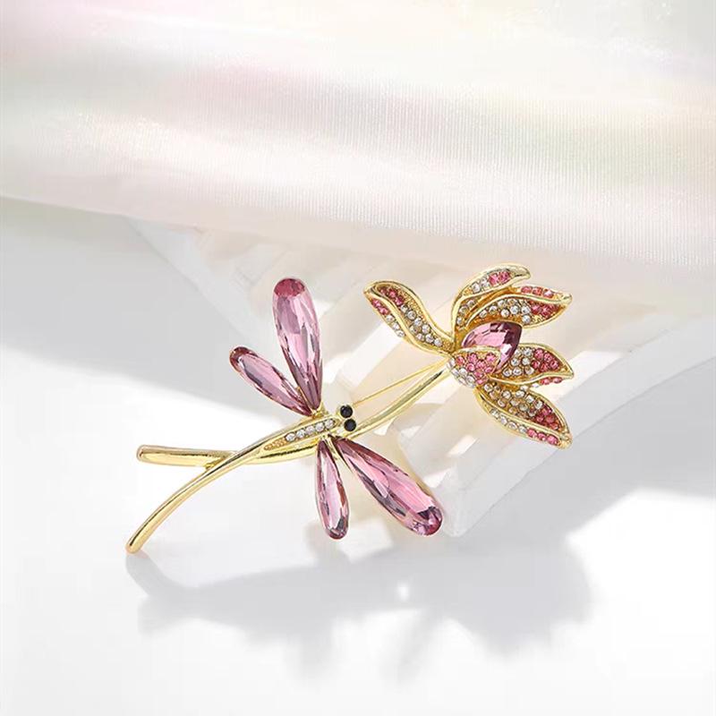 Elegant Chinese Lotus Brooch: Retro Hanfu & Cheongsam Accessory for Women