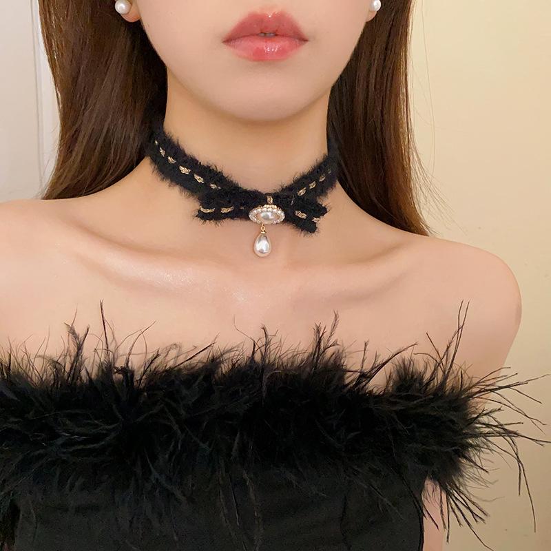 French temperament flower with diamonds, water drop tassel necklace, versatile collarbone chain necklace