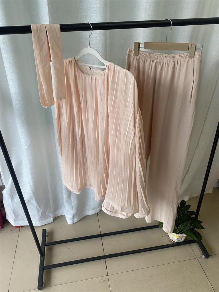 Nuovo Set Moda Donna 2024: Top Pieghettato con Lacci e Pantaloni a Gamba Larga