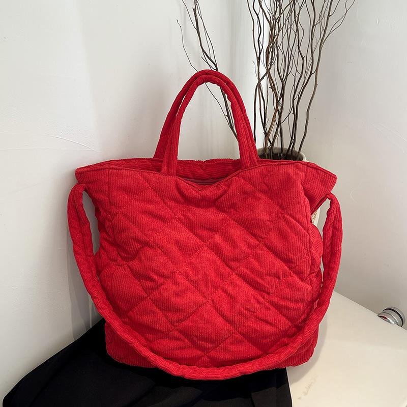 

Large-capacity casual versatile corduroy tote bag women s new autumn and winter commuting shoulder messenger bag красный