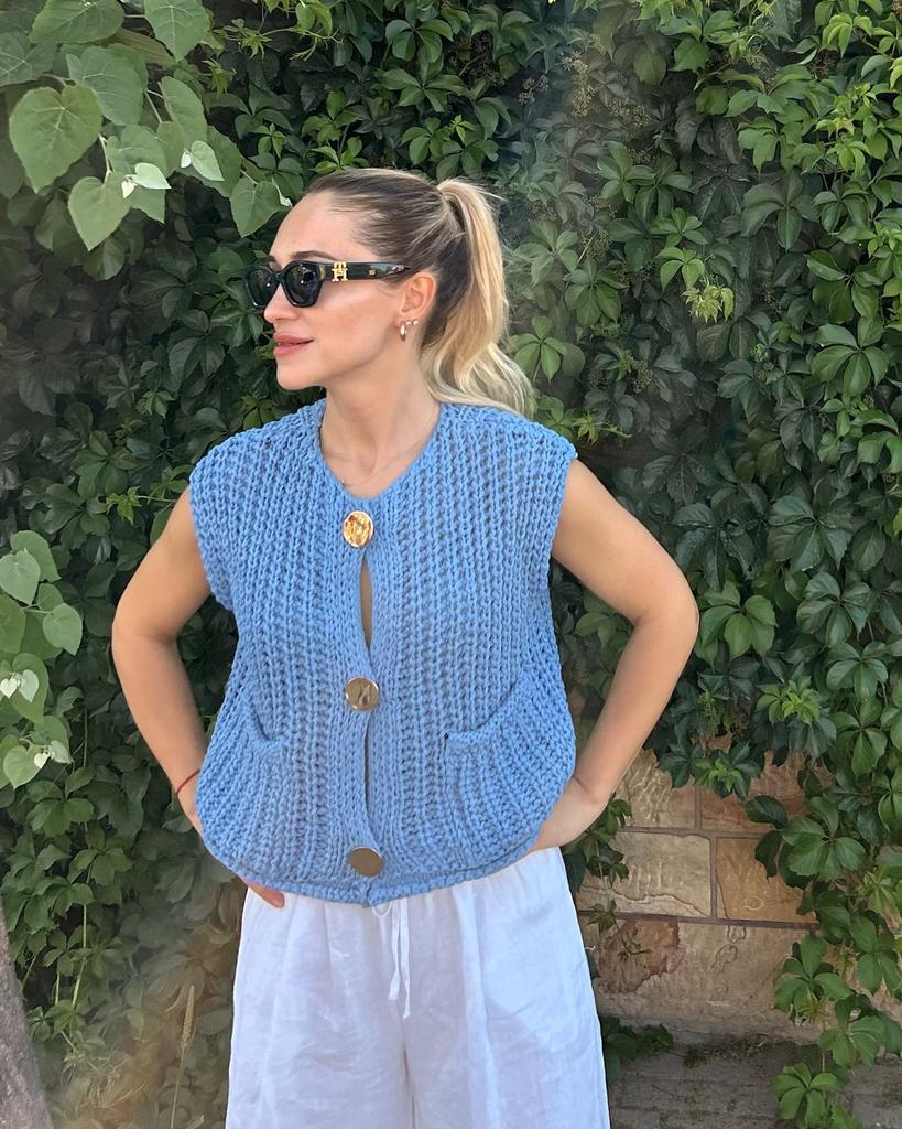 New Solid Color Large Pocket Sleeveless Knitted Short Cardigan Vest with Three Buttons, Vest for Women 3611 KTB