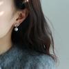 Retro artificial pearl earrings women's new popular stud earrings temperament light luxury silver needle unique earrings