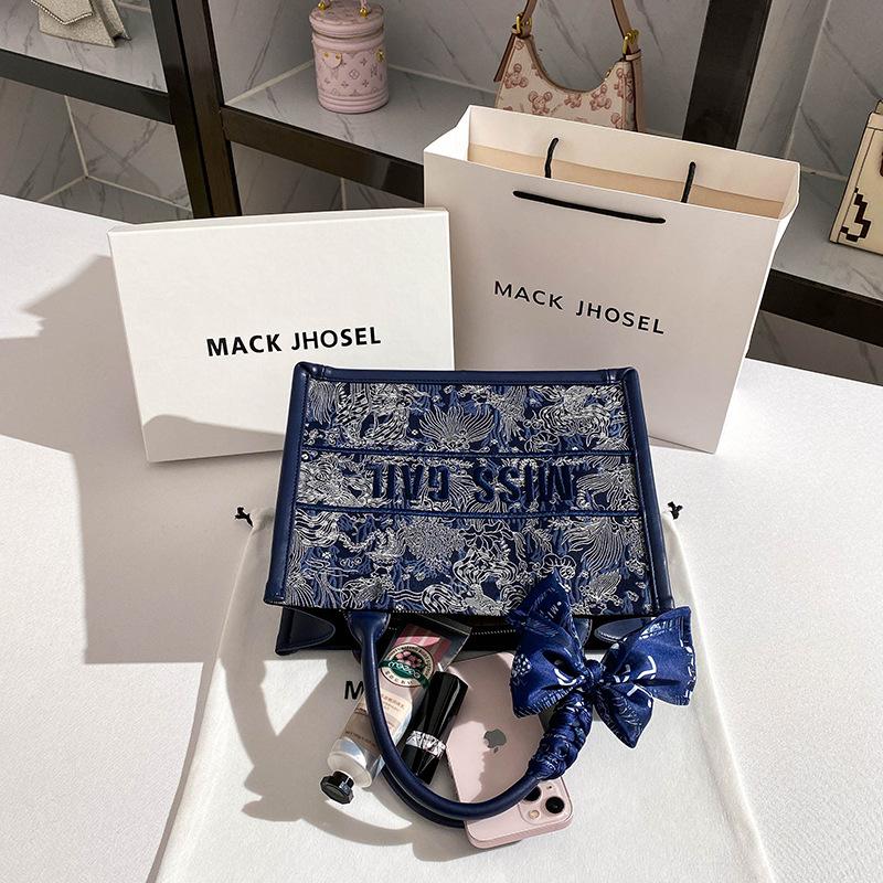 Advanced Embroidered Tote Bag Fashion Autumn/Winter New Collection Handheld Commuter Bag Crossbody Bag