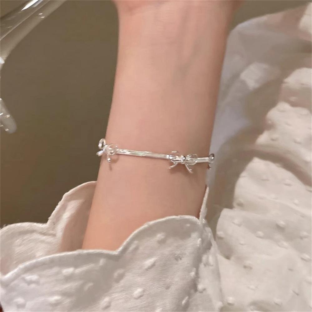Korean minimalist bow snake bone chain bracelet light luxury niche exquisite high-end cold style jewelry new tide