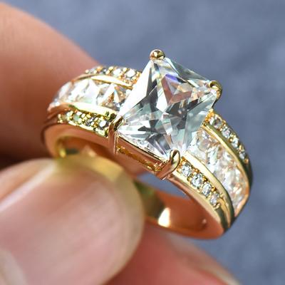 Fashion Exquisite Rectangle Cut White Stone CZ Ring Yellow Gold Color Engagement Princess Love Ring Wedding Band Ring Valentine's Day Gift