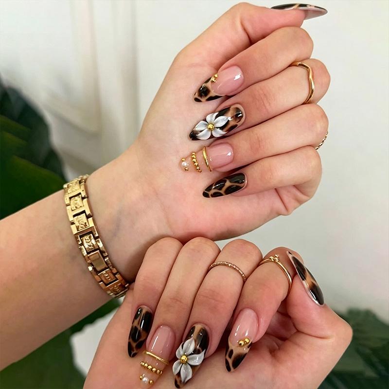 Cross-border 3D 3D wearable nail tips, light luxury leopard print floral nail art, golden almond nails, fake nails, 24 pieces wholesale
