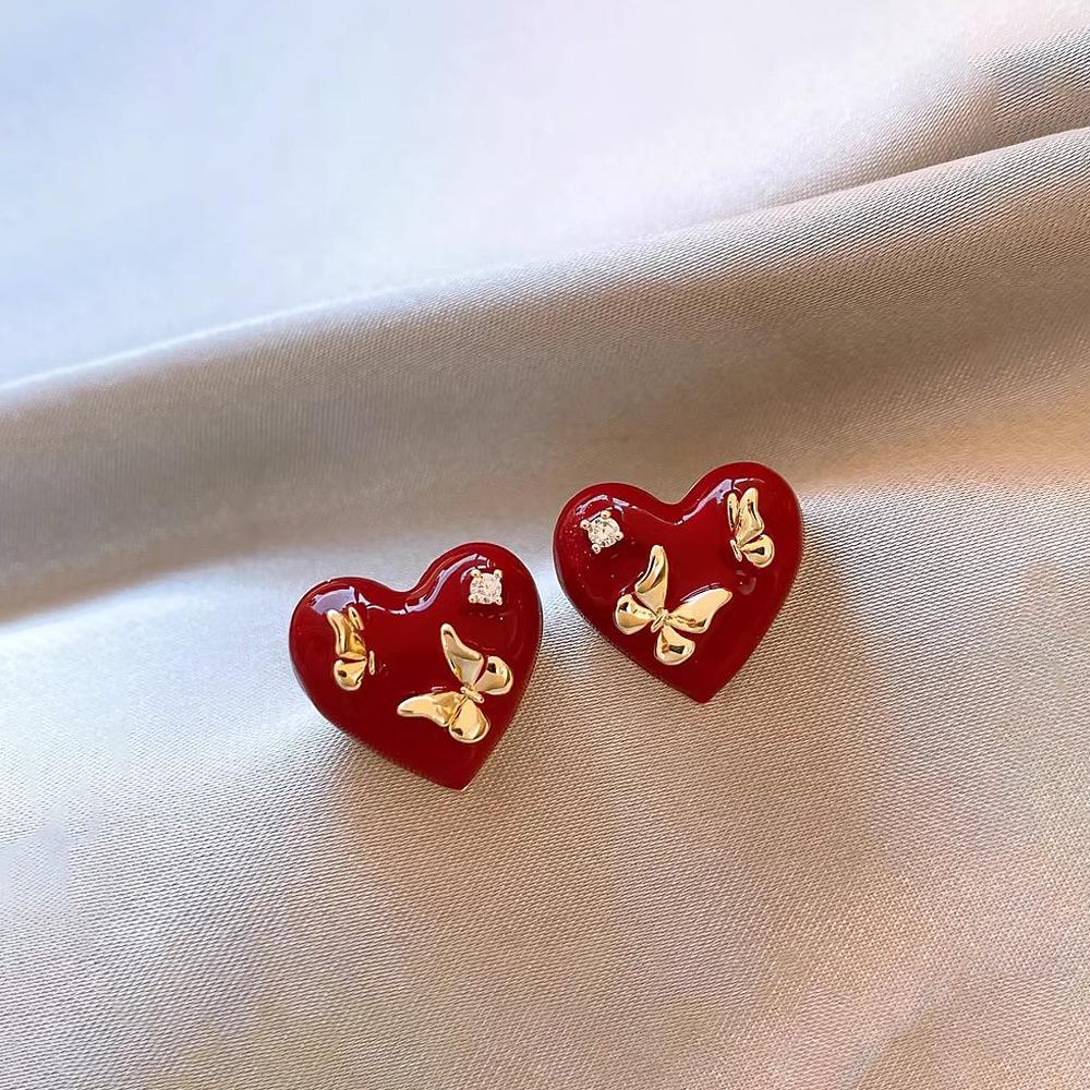 

Серьги-пусеты Красное Сердце Бабочки Анголы с золотым покрытием - Ретро стиль Гонконга, Универсальная модная бижутерия.