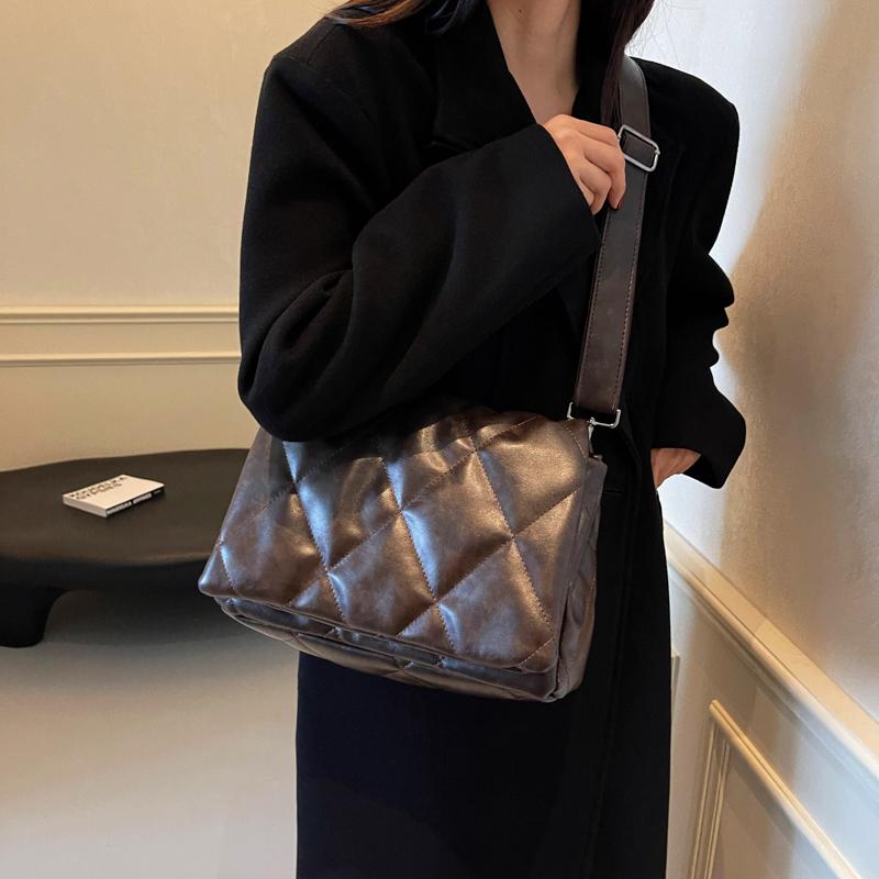 Luxury Casual Shoulder Bag Female Soft Quilted Black Messenger Bags 2024 Winter Thick Design Crossbody Bag Warm Down Lady Handbag