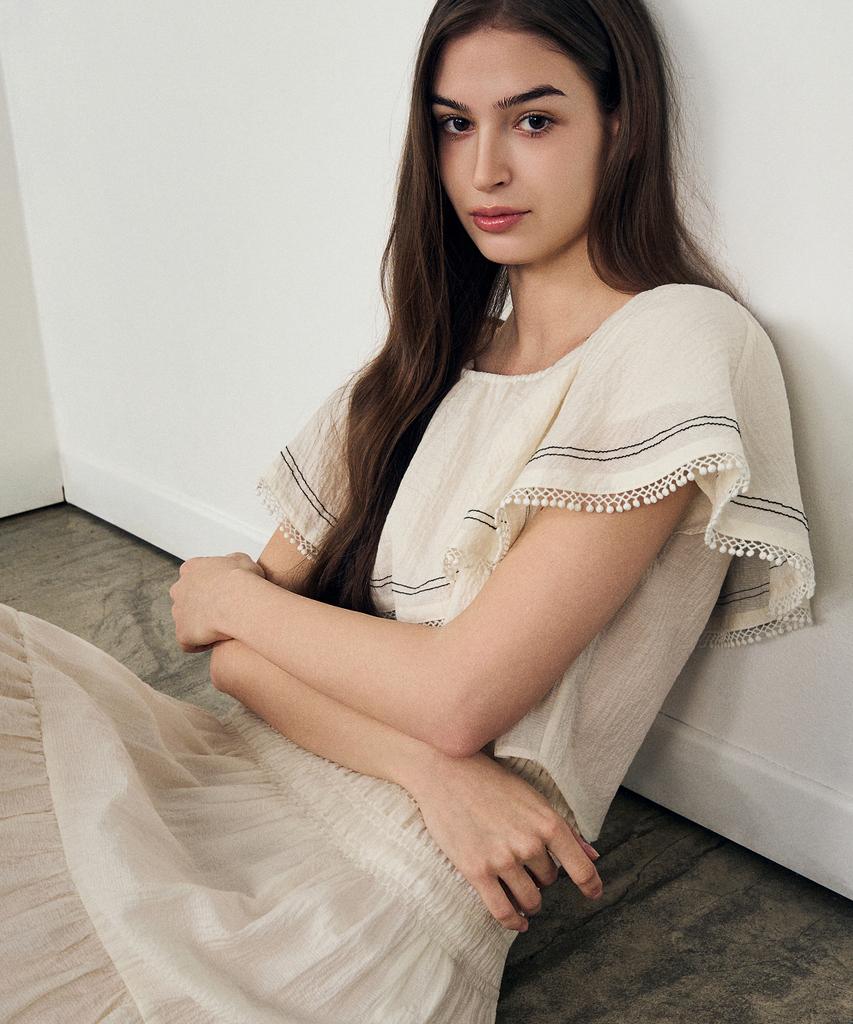 Laneonkyulleoseu Flow Frill Off-Shoulder Blouse_Ivory