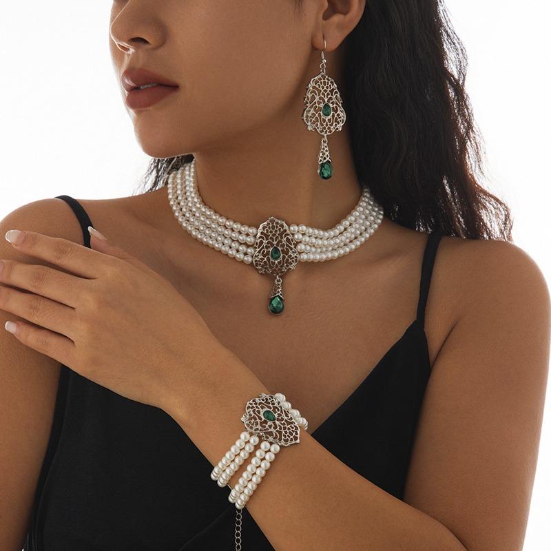 Meier Retro Palace Style Imitation Pearl Beaded Clavicle Necklace Easiest for Match Diamond-cut Cut Out Flower Plate Collar