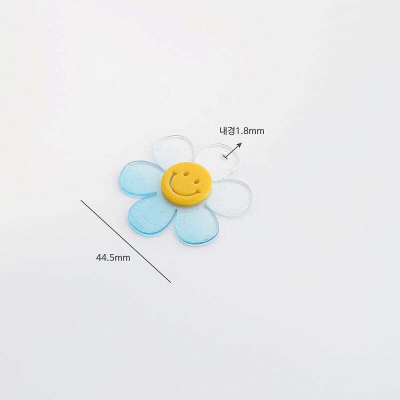 Transparent pearl gradient smile flower keychain