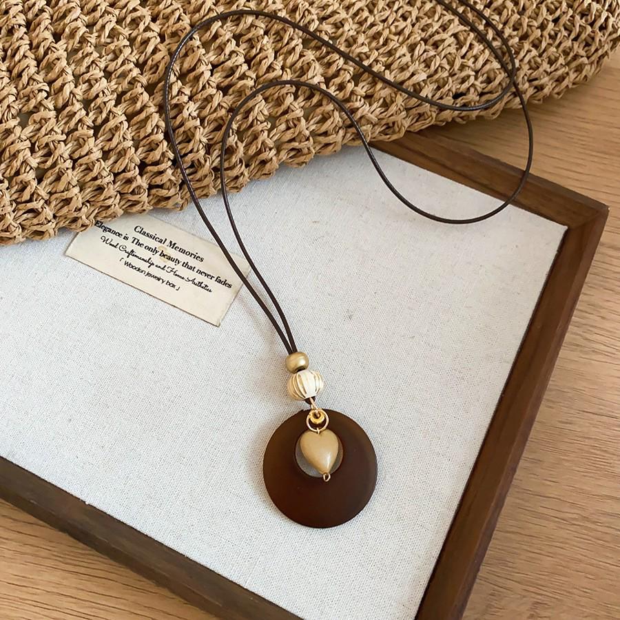 High-End Women's Retro Oval Geometric Resin Necklace