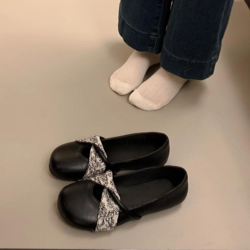 Autumn Retro Round Head Shallow Mouth Single Shoes Women's New Casual Soft Leather Thick Heel Mary Jane Shoes