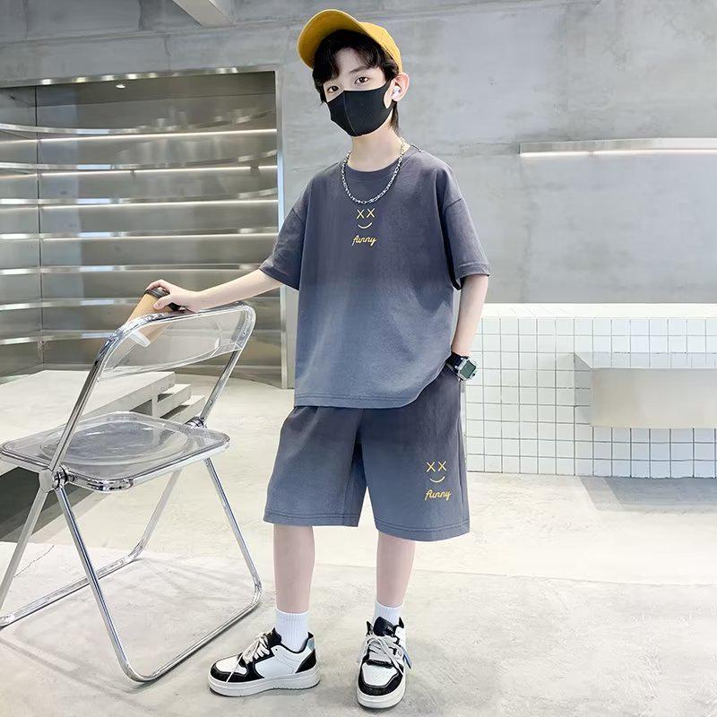 

Модный летний костюм-двойка для мальчиков 2025: Уличный стиль с короткими рукавами Size 170 серый