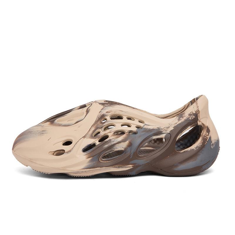 Summer New Camouflage Coconut Hole Sandals Roman Beach Shoes Casual Sandals Male Couple One Piece 2025