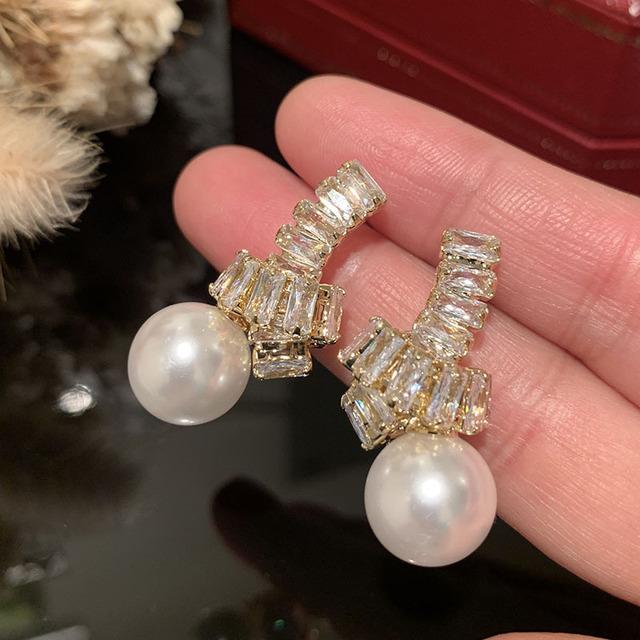 

Корейские модные серьги-гвоздики с кубическим цирконием и жемчугом для девочек, дизайнерские эффектные летние серьги-гвоздики, роскошные свадебные украшения
