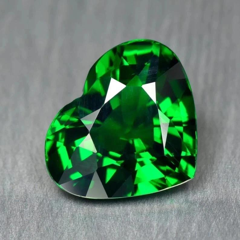 Natural Colombian 10 Ct Green Emerald Heart Cut Certified Loose Gemstone