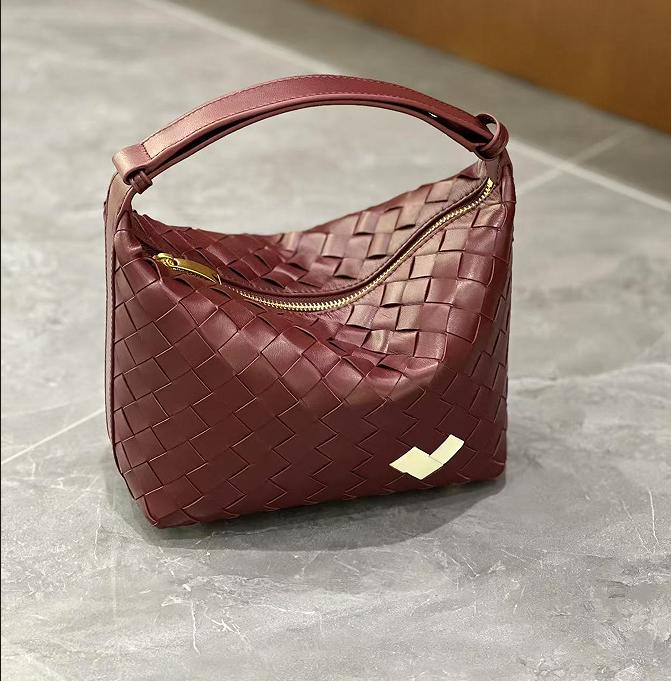 2025 New French Woven Tote Bag For Commuting Fashion Genuine Leather Women's Bag Niche Knot Bag Women's Handbag