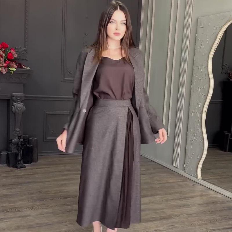 Costum elegant de damă în două piese de culoare uni și rochie lungă - Colecția de toamnă 2024