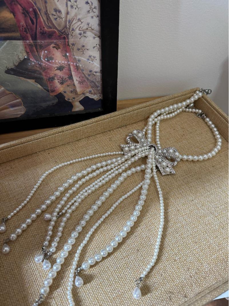 

Rhinestone Bow & Pearl Tassel Necklace: Elegant Socialite Style