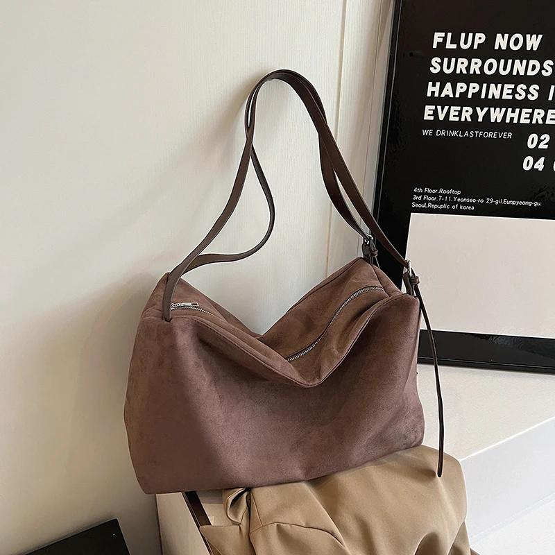 Tote Bag New Luxury Leisure Large Capacity Feminine Versatile Commuter Crossbody Bag