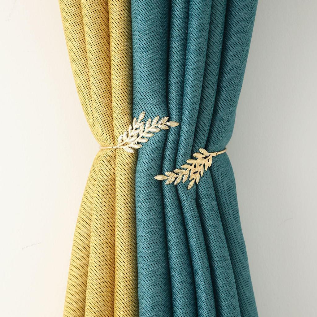 Eleganti Fermatende Floreali Traforati Esagerati, Design Minimalista in Metallo a Farfalla