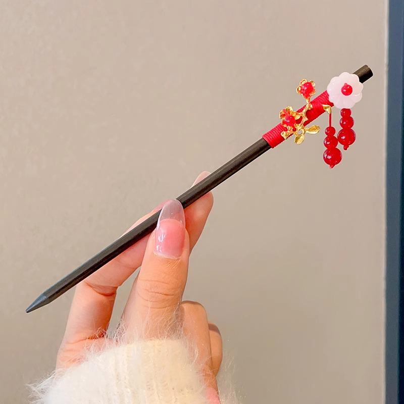 Elegancka spinka do włosów Hanfu z kwiatem: Wysokiej klasy potrząsanie krokami z frędzlami do upięcia