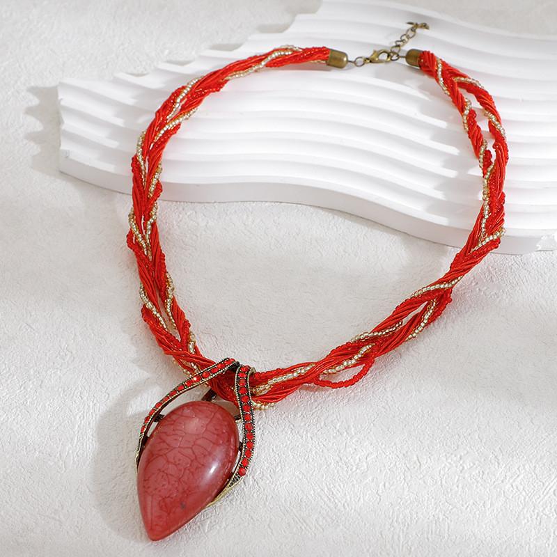 Collana Etnica Boho da Donna con Ciondolo Geometrico a Goccia e Pendente in Resina